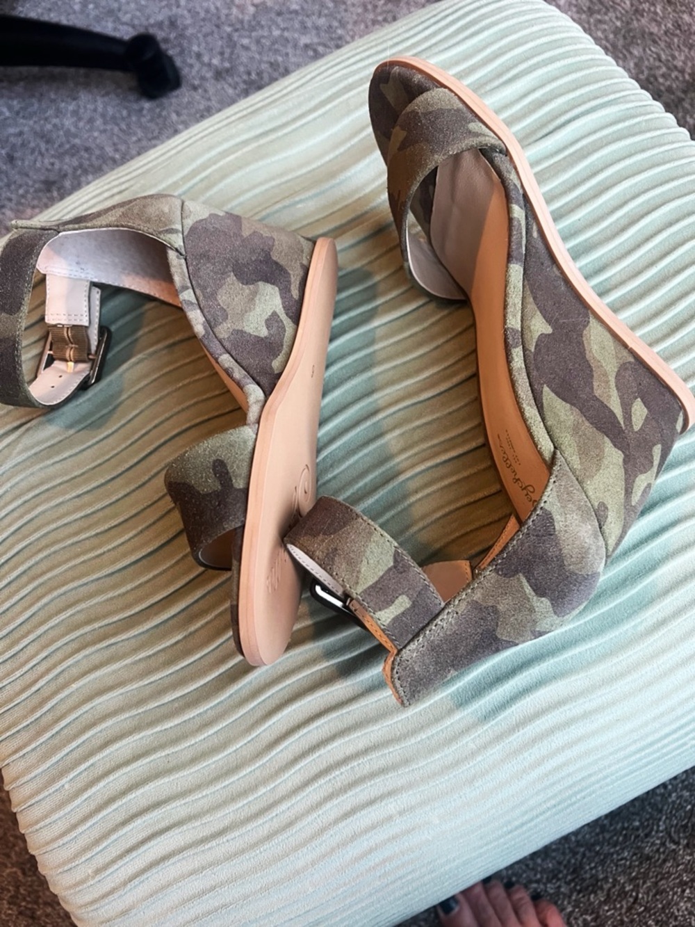 Sz 6 NWOB Seychelles Camo Wedge Sandals - Picture 3 of 4